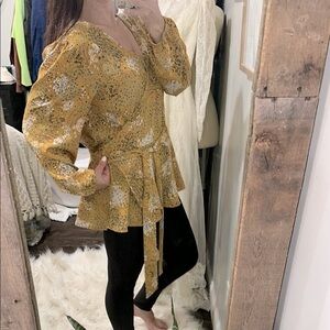 Loft plus Floral Yellow Wrap Top size 18